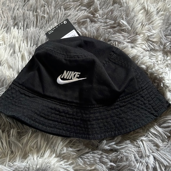 Nike Accessories - Nike bucket hat